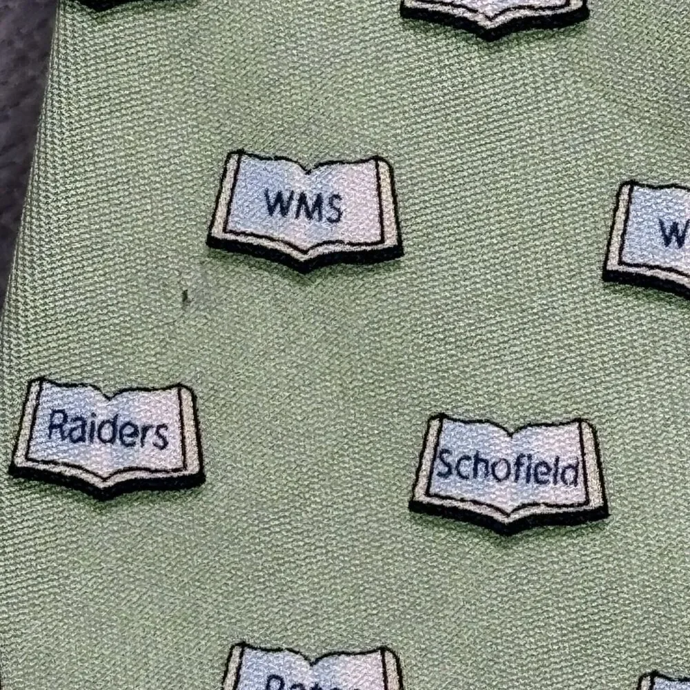 Vineyard Vines Silk Tie Green E.A.‎ Davis Wellesley Books Handmade In The U.S.A.